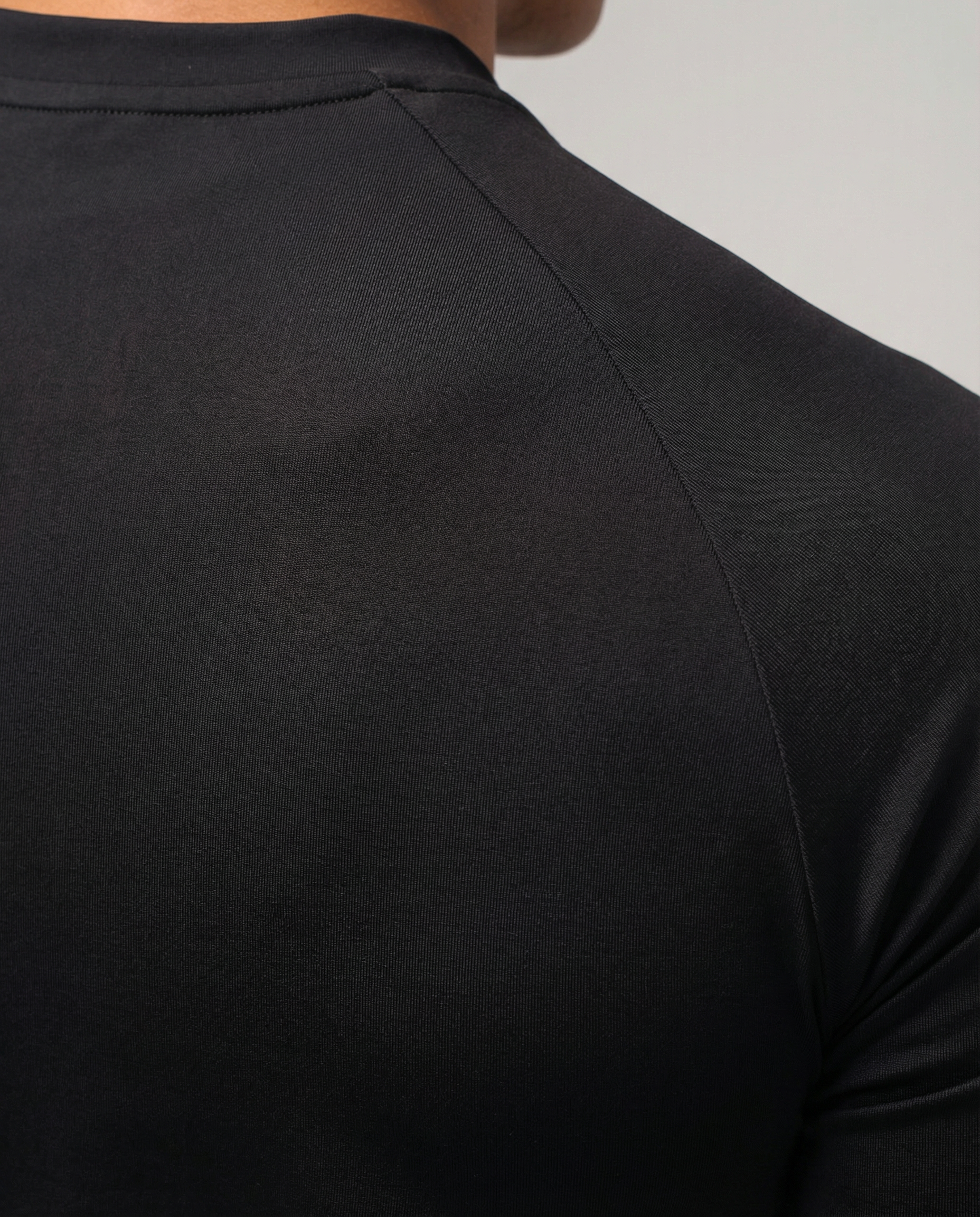 Black V T-SHIRT